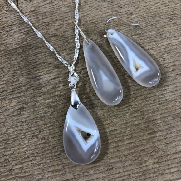 Banded Chalcedony Agate  Druzy Window and Silver Jewelry Set - Picture 5 of 7